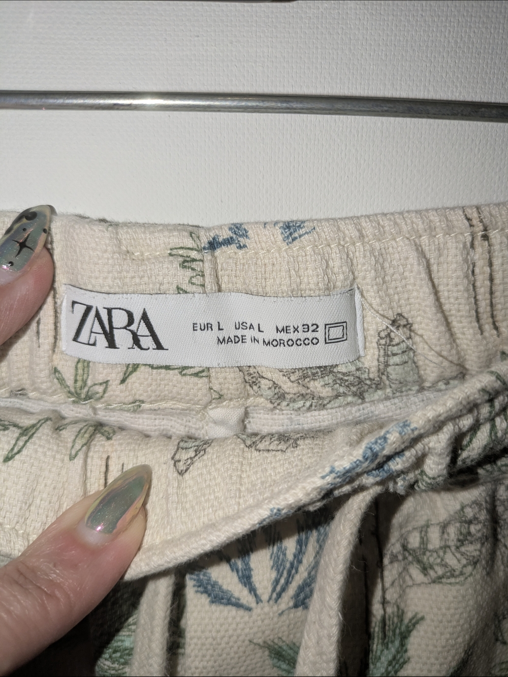 Zara Cream Drawstring Shorts with Green & Blue Palm Print Large - Picture 4 of 6